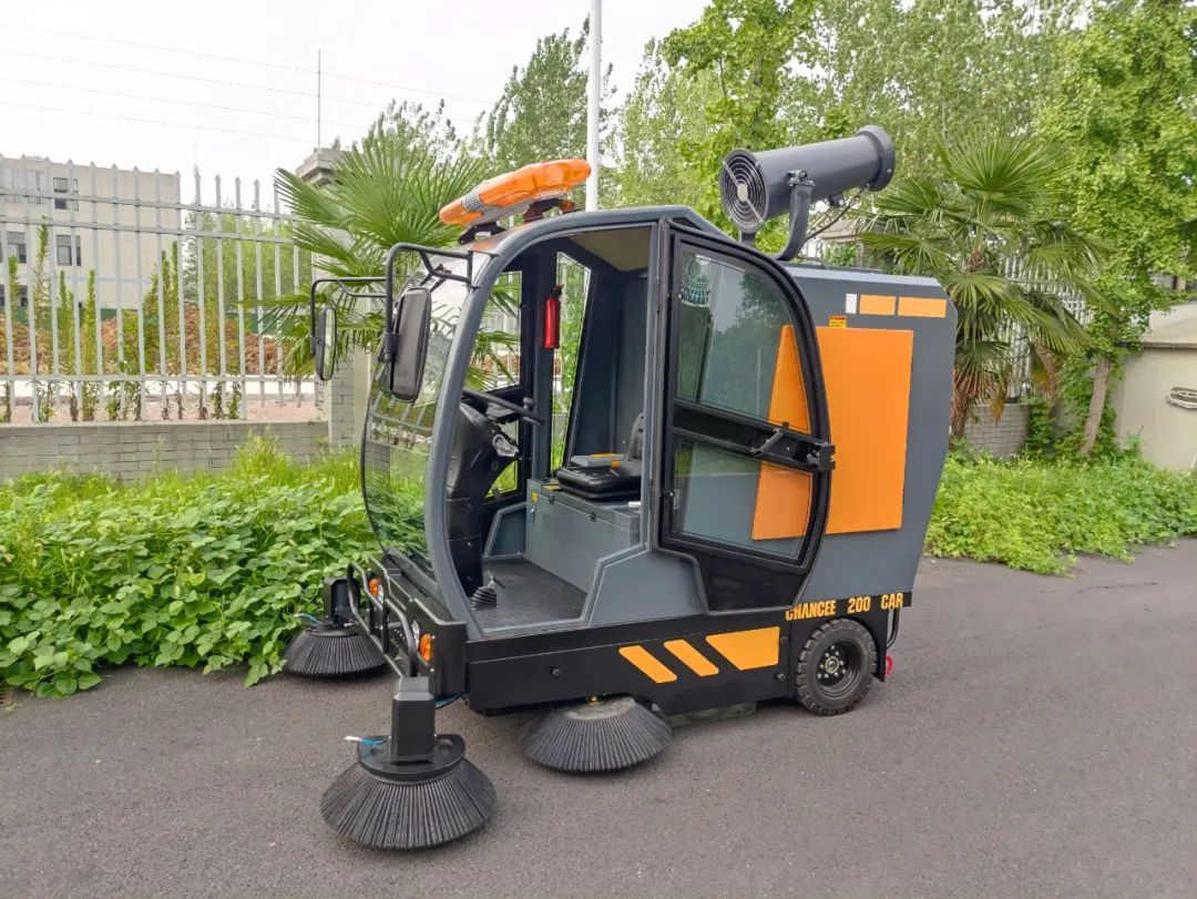 橙犀駕駛式掃地機(jī) 橙犀駕駛式掃地機(jī)